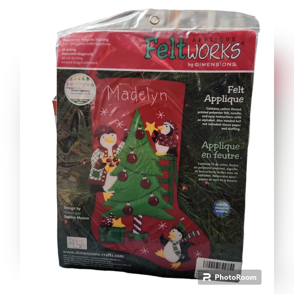 Dimensions Felt Works Debbie Mumm New penguins stocking